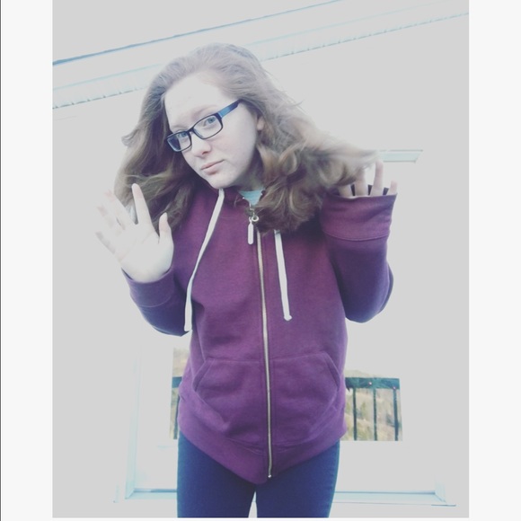 Profile Picture of Jenny Hackworth (@jennyhackworth) on Poshmark