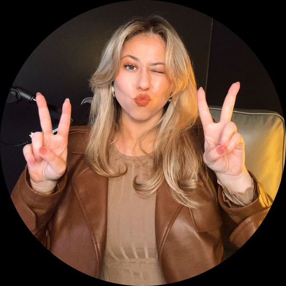 Profile Picture of Paige Bossart (@paige_bossart) on Poshmark