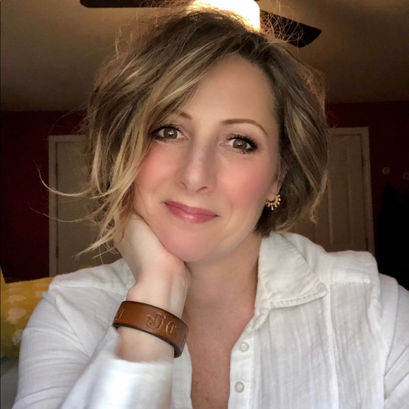 Profile Picture of Laura Caterer (@lcaterer49) on Poshmark