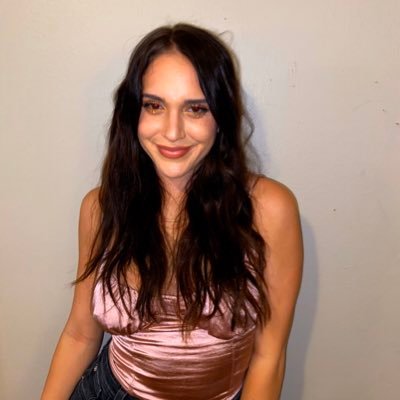 Profile Picture of Laura🌹 (@LauraGo11111) on Twitter