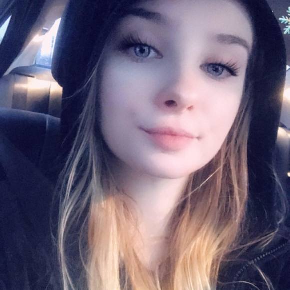 Profile Picture of Rachel Hazlitt (@rachelhazlitt) on Poshmark