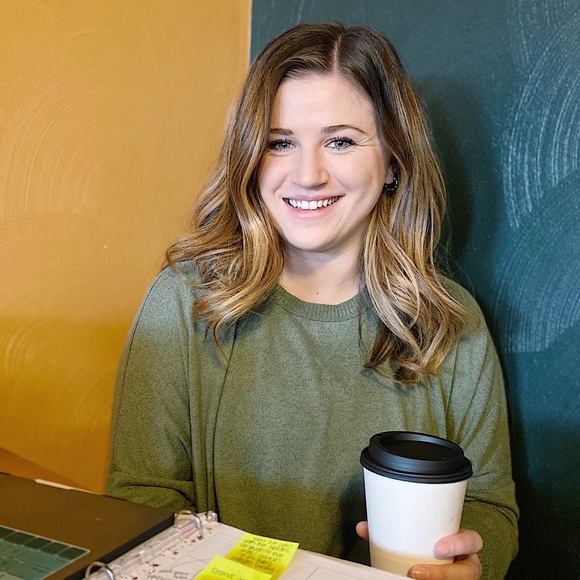 Profile Picture of Lauren Zelinski (@lzelinski11) on Poshmark