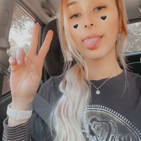 Jaimie Huettner - Poshmark Profile Picture of Jaimie Huettner (@jaikor777) on Poshmark