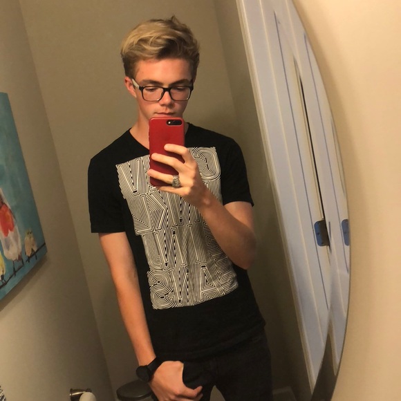 Profile Picture of Colin Burns (@colinburns20) on Poshmark