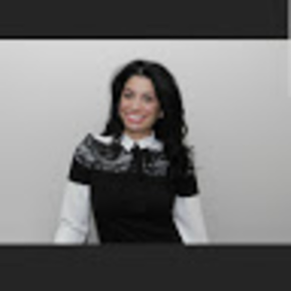 Profile Picture of Elizabeth Nicholas (@enicholas86) on Poshmark