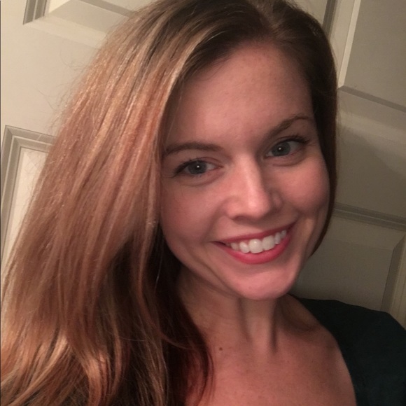 Profile Picture of Lauren Irby (@landol) on Poshmark