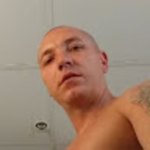 Profile Picture of Greg Giles (@greggiles1982) on Poshmark