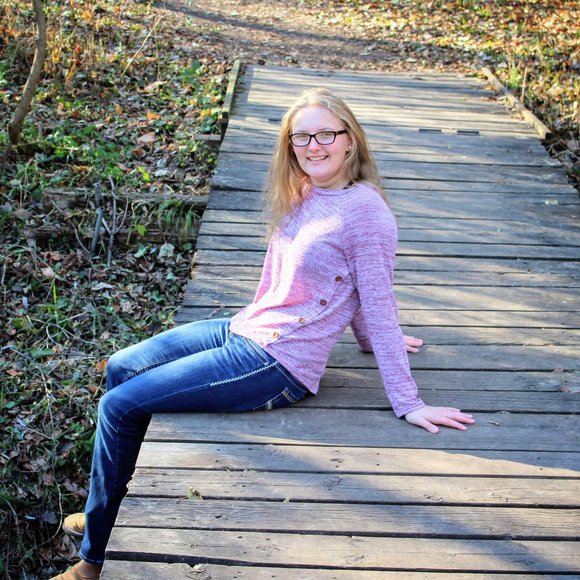 Profile Picture of Danielle Robb (@daniellerobb576) on Poshmark