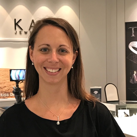 Profile Picture of Amber Drapes (@amber_gilge) on Poshmark