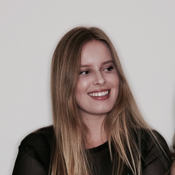 Profile Picture of Julia Corrigan (@juliacorrigan) on Poshmark