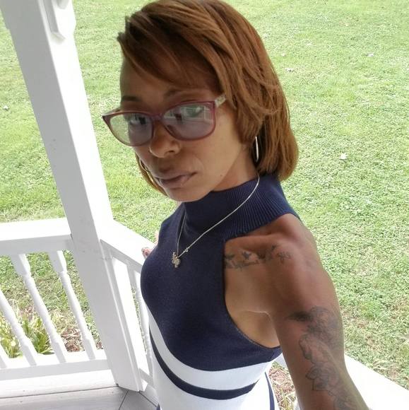 Profile Picture of Lillian Marsh (@lillmarsh) on Poshmark