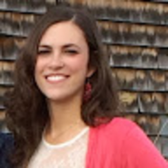 Profile Picture of Julianne Ryan (@julianne_ryan) on Poshmark