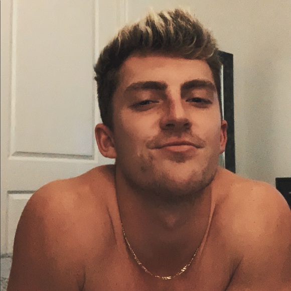 Profile Picture of Cody Longhitano (@codyjames115) on Poshmark