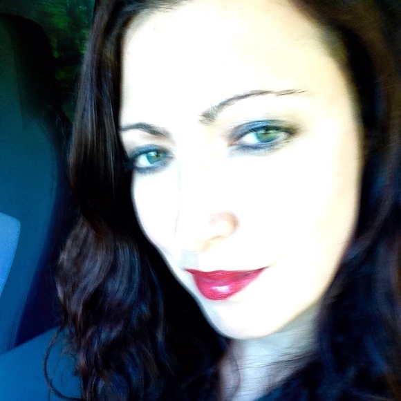 Profile Picture of Bobbie Eubanks (@stormey20) on Poshmark