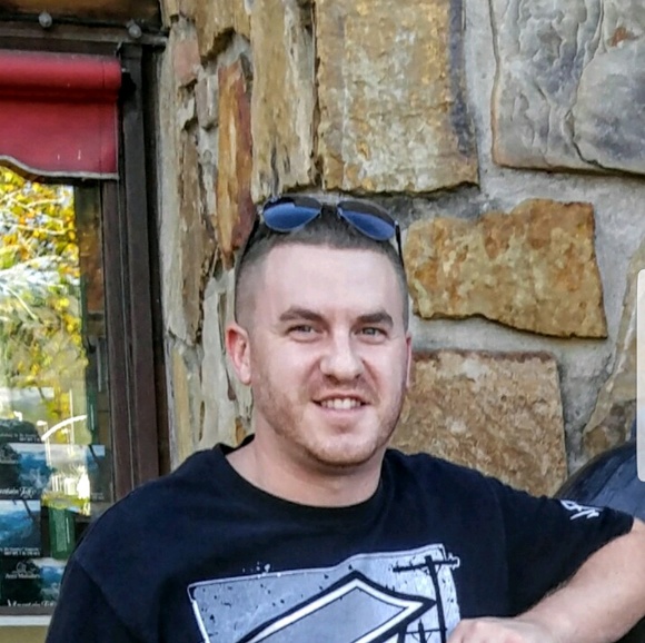 Profile Picture of David Weller (@dtweller) on Poshmark