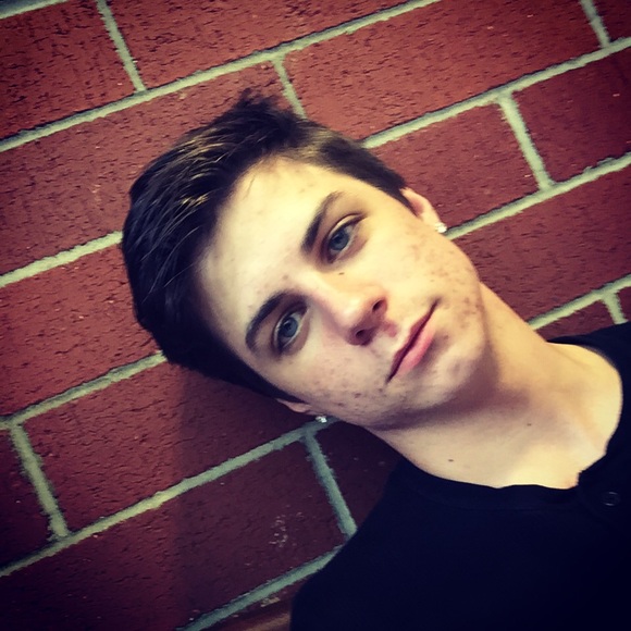 Profile Picture of Chris Darr (@chrisdarr) on Poshmark