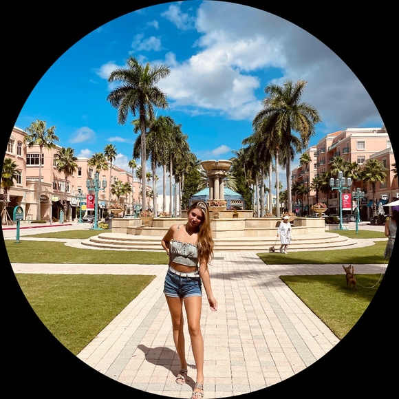 Alicia Bartolini - Poshmark Profile Picture of Alicia Bartolini (@alicia_b3) on Poshmark