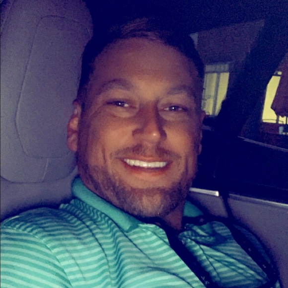 Profile Picture of Mark Echols (@mark_echols) on Poshmark
