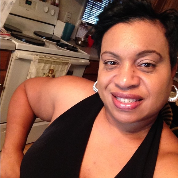 Profile Picture of Pamela Mcleod (@pmcleod3118) on Poshmark