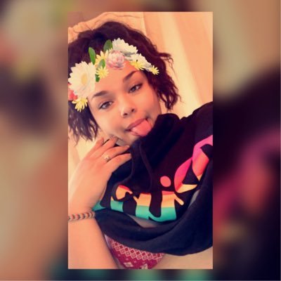 Profile Picture of Crystal Robledo (@lacrystal21) on Twitter