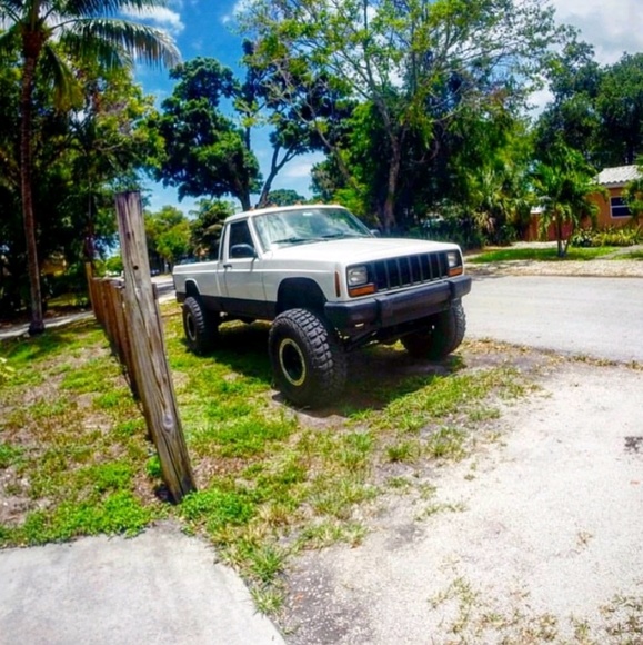 Profile Picture of Hannah Verkey (@hannahverkeyyy) on Poshmark