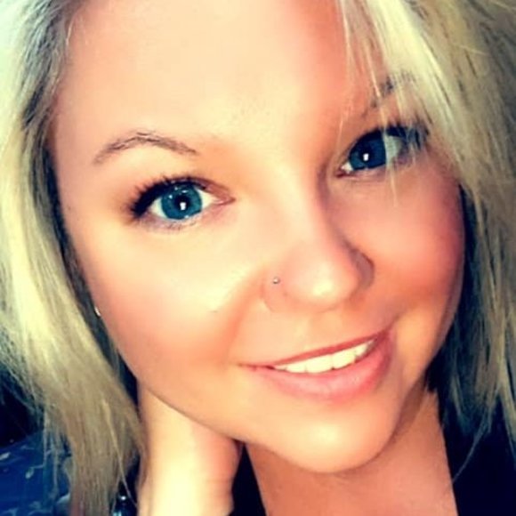 Profile Picture of Sara Clement (@saramclement) on Poshmark