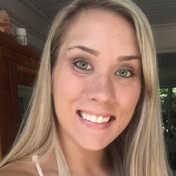 Profile Picture of Sarah Shay (@svjv25) on Poshmark