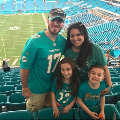 Profile Picture of Mark Estevez (@num1dolfan72) on Twitter