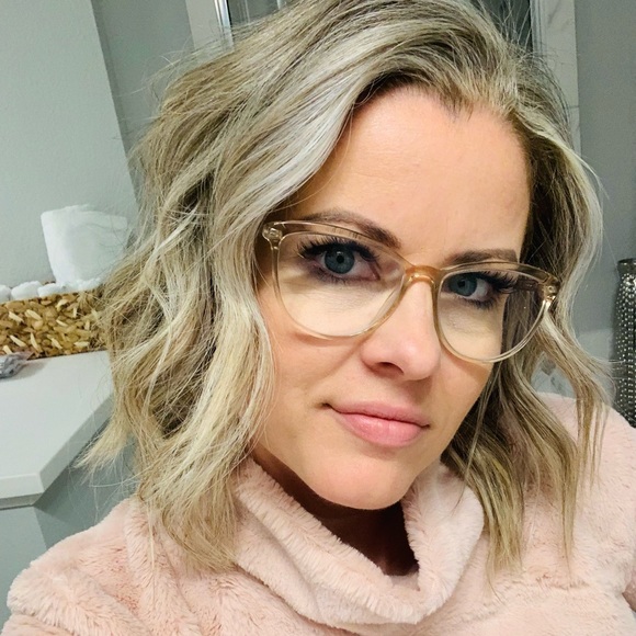 Profile Picture of Ruthie Adams (@ruthieadams412) on Poshmark