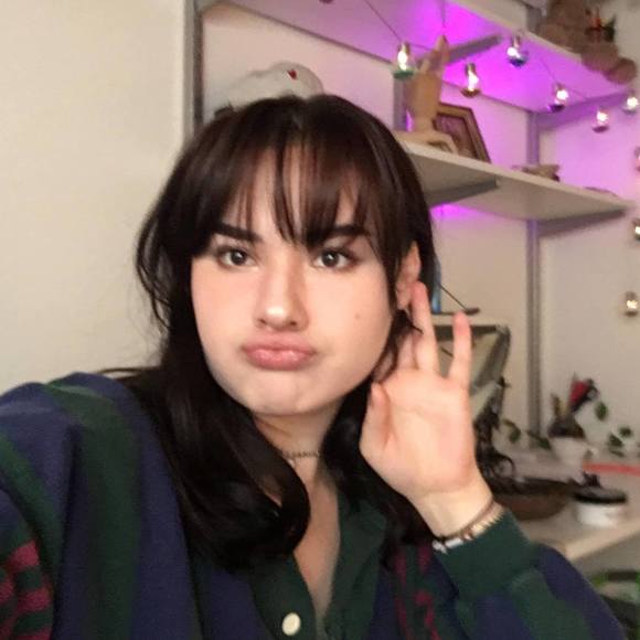 Profile Picture of Molly Galeotos (@mollygee123) on Poshmark