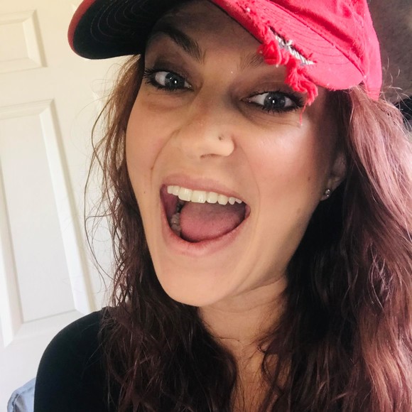 Profile Picture of Ashlee Wyers (@awyers87) on Poshmark