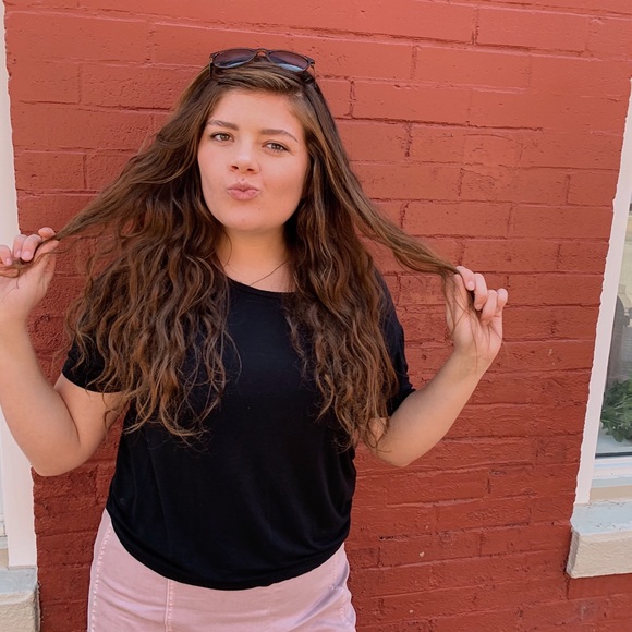 Profile Picture of Amy Cordova (@amycordova123) on Poshmark