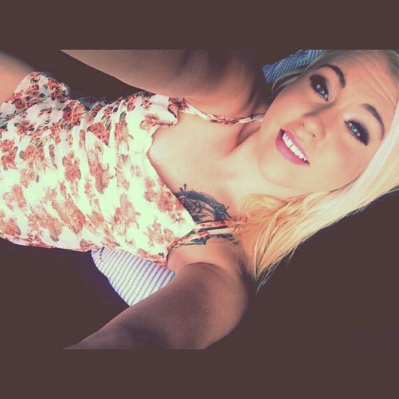 Profile Picture of Alexis Baarsma (@alexisbaarsma) on Poshmark