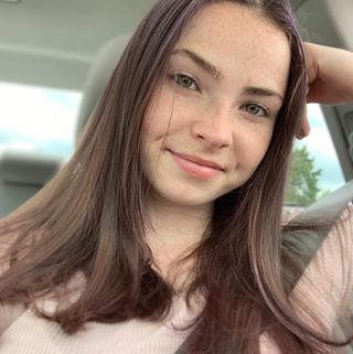 Profile Picture of Hannah Wilczewski (@LambertLover143) on Facebook
