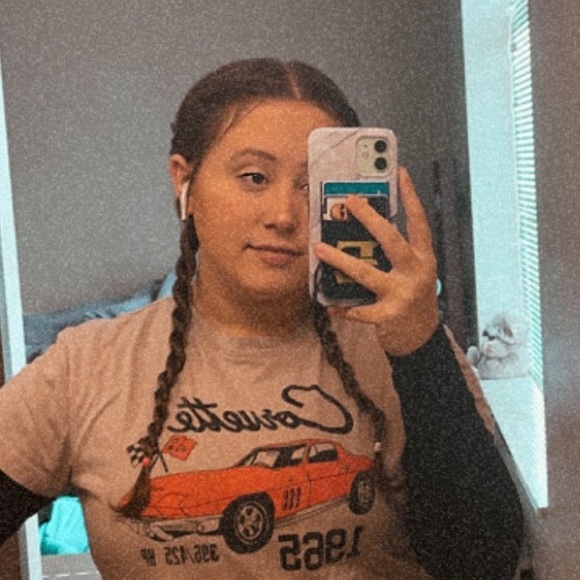 Profile Picture of Whitney Kiser (@whitneykiser) on Poshmark