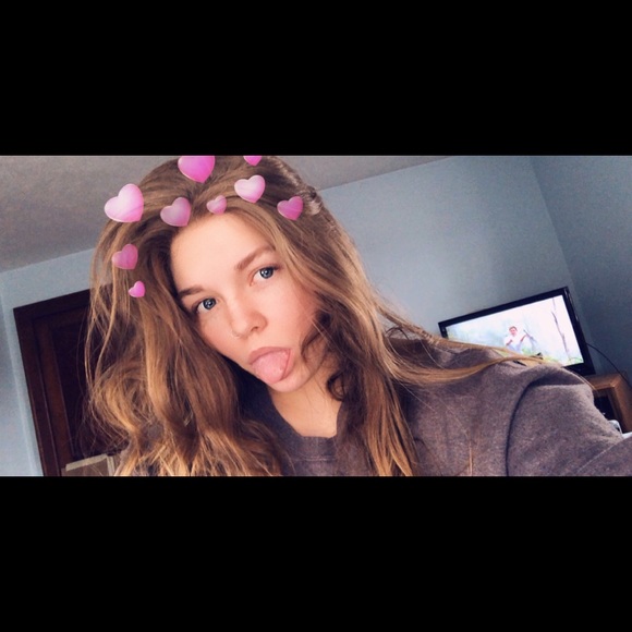 Profile Picture of Jade Cox (@jadabellecox) on Poshmark