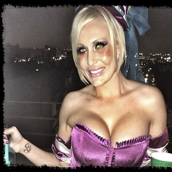 Profile Picture of Jessica Debarbieris (@jessicaqt9025) on Poshmark