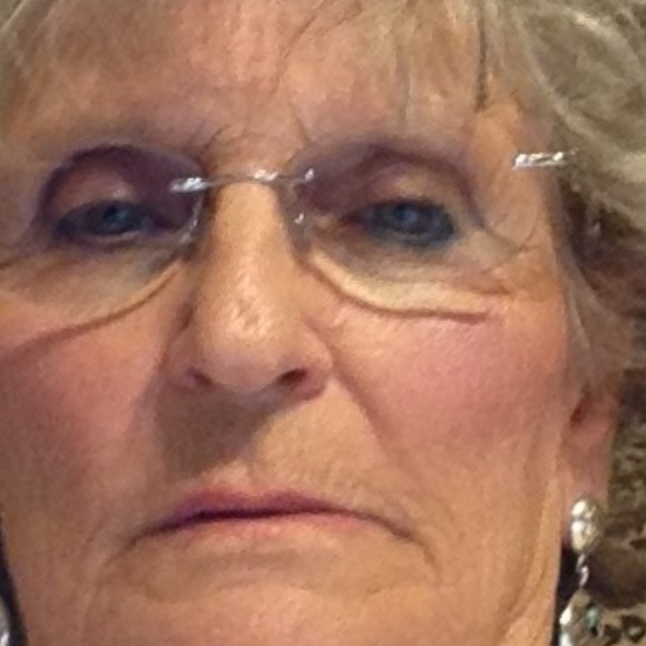 Profile Picture of Wray-janette Nicholson (@jwraynich) on Poshmark