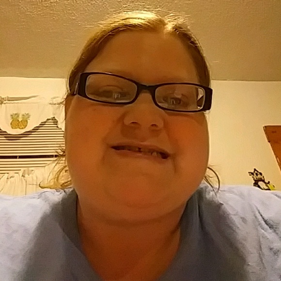 Profile Picture of Ashley Saviski (@asvy1990) on Poshmark