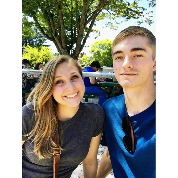 Profile Picture of Danielle Noble (@danielle12522) on Poshmark