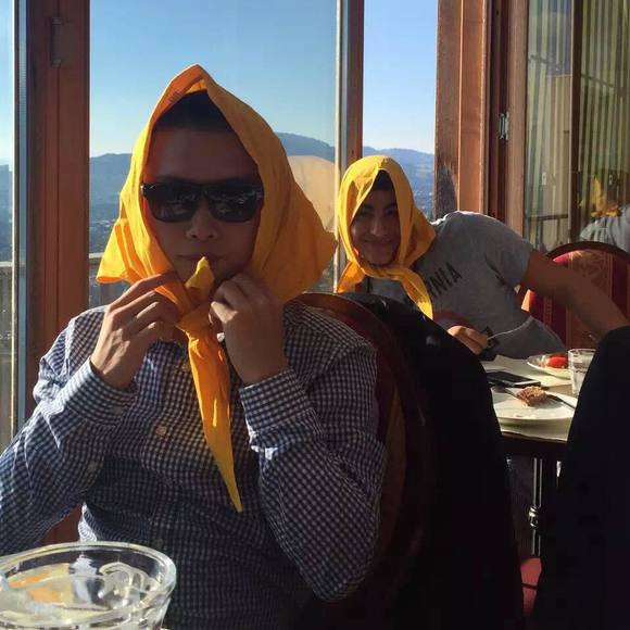 Profile Picture of Yi Zhang (@frankzhangbb) on Poshmark