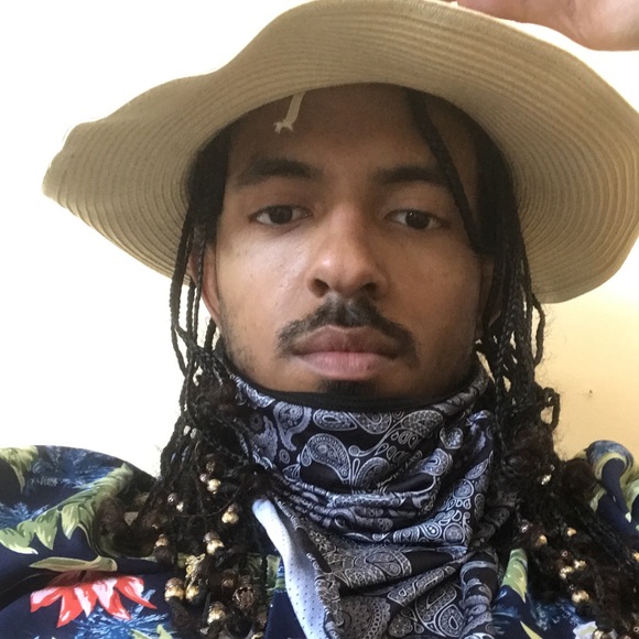 Profile Picture of Daniel Arias (@danielarias774) on Poshmark