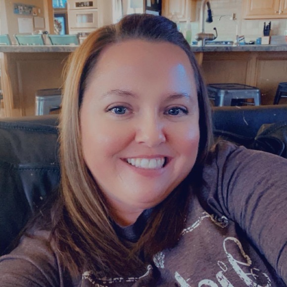 Profile Picture of Miranda Bailey (@mirbailey) on Poshmark