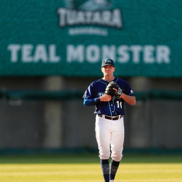 Profile Picture of Kris Richards (@kris_rich14) on Poshmark