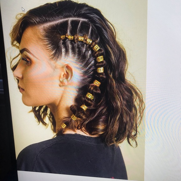 Profile Picture of Victoria Lopez (@vicksta_17) on Poshmark