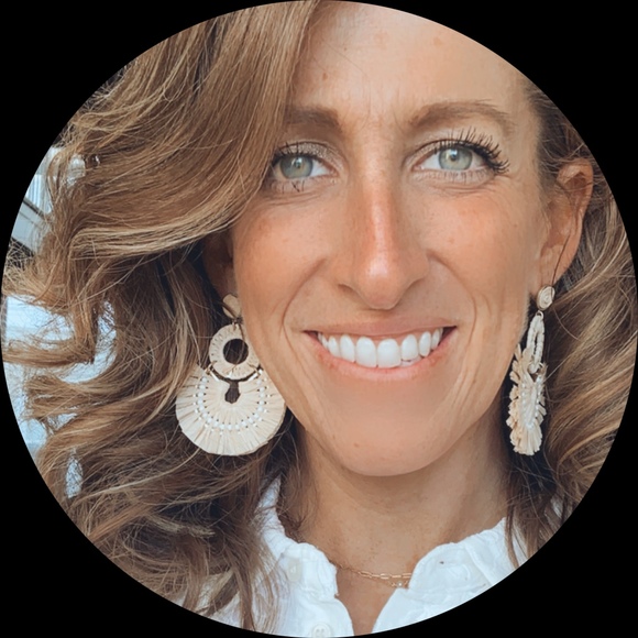 Profile Picture of Alexandra Zeidman (@alexandraze) on Poshmark