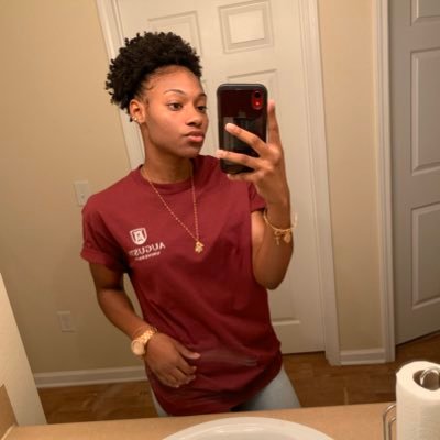 Profile Picture of Nicole (@ZairyaNicole) on Twitter