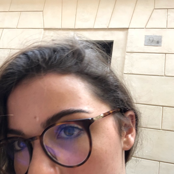 Profile Picture of Alli Paez (@allipaez) on Poshmark