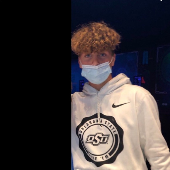 Profile Picture of Cooper Howell (@cooperhowell887) on Poshmark