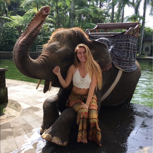 Profile Picture of Zoe Connelly (@zoeconnelly) on Poshmark